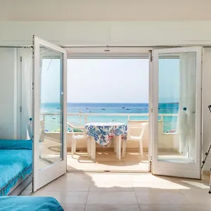https://appartamento-fronte-mare-waterfront-apartment.in-sardinia.net